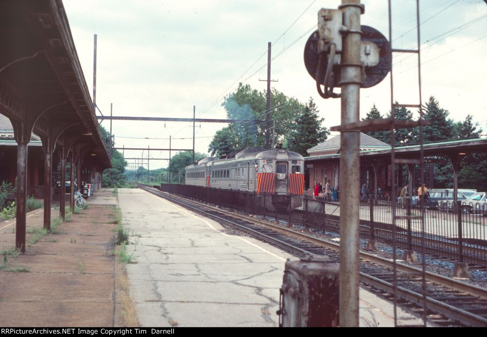 Reading RDCs leave the station